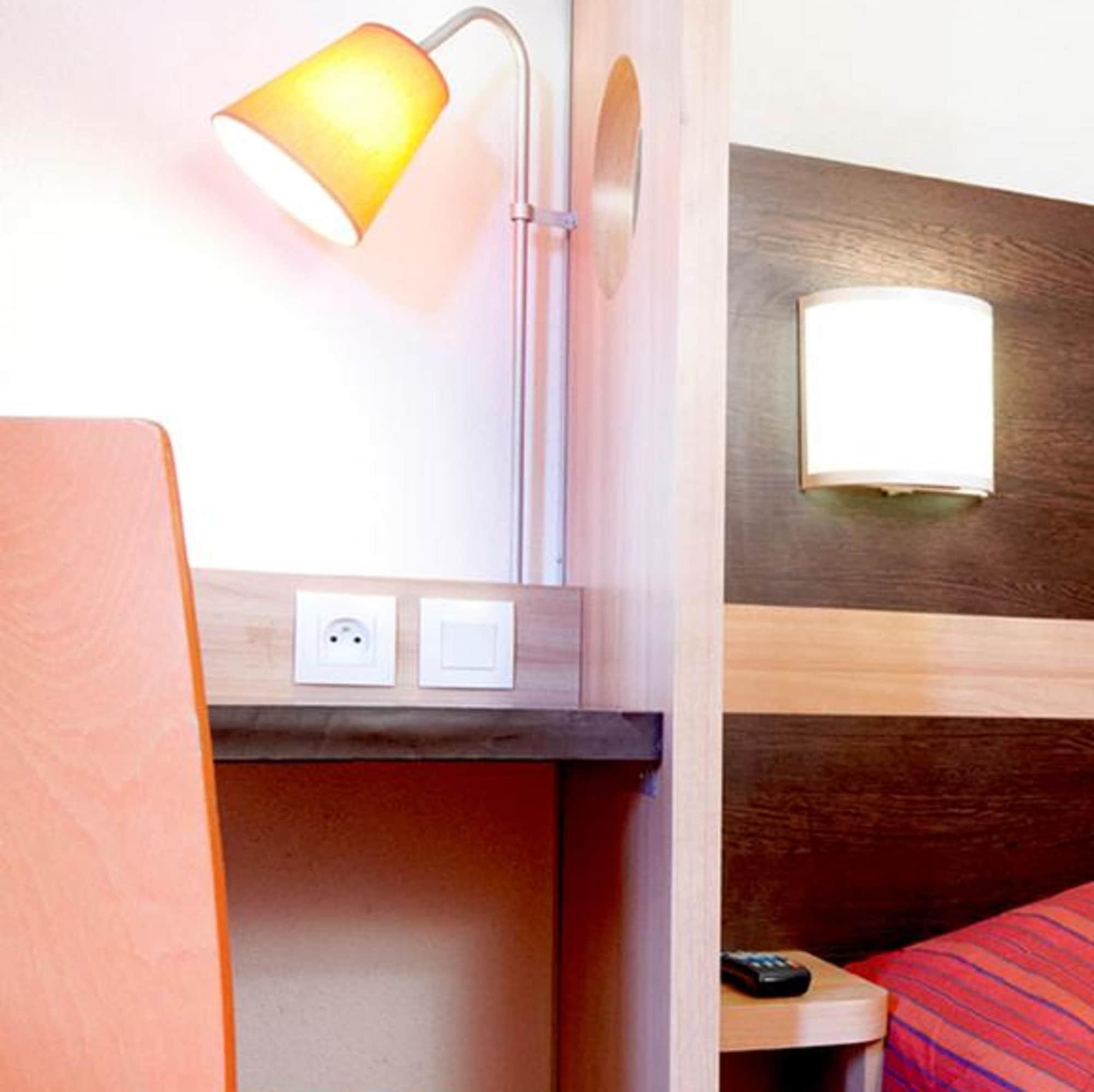 แปร์มิแยร์ กลาสส์ วาลองเซียนส์ ซูด รูวินีส์ โฮเต็ล Hotel Prouvy ภายนอก รูปภาพ