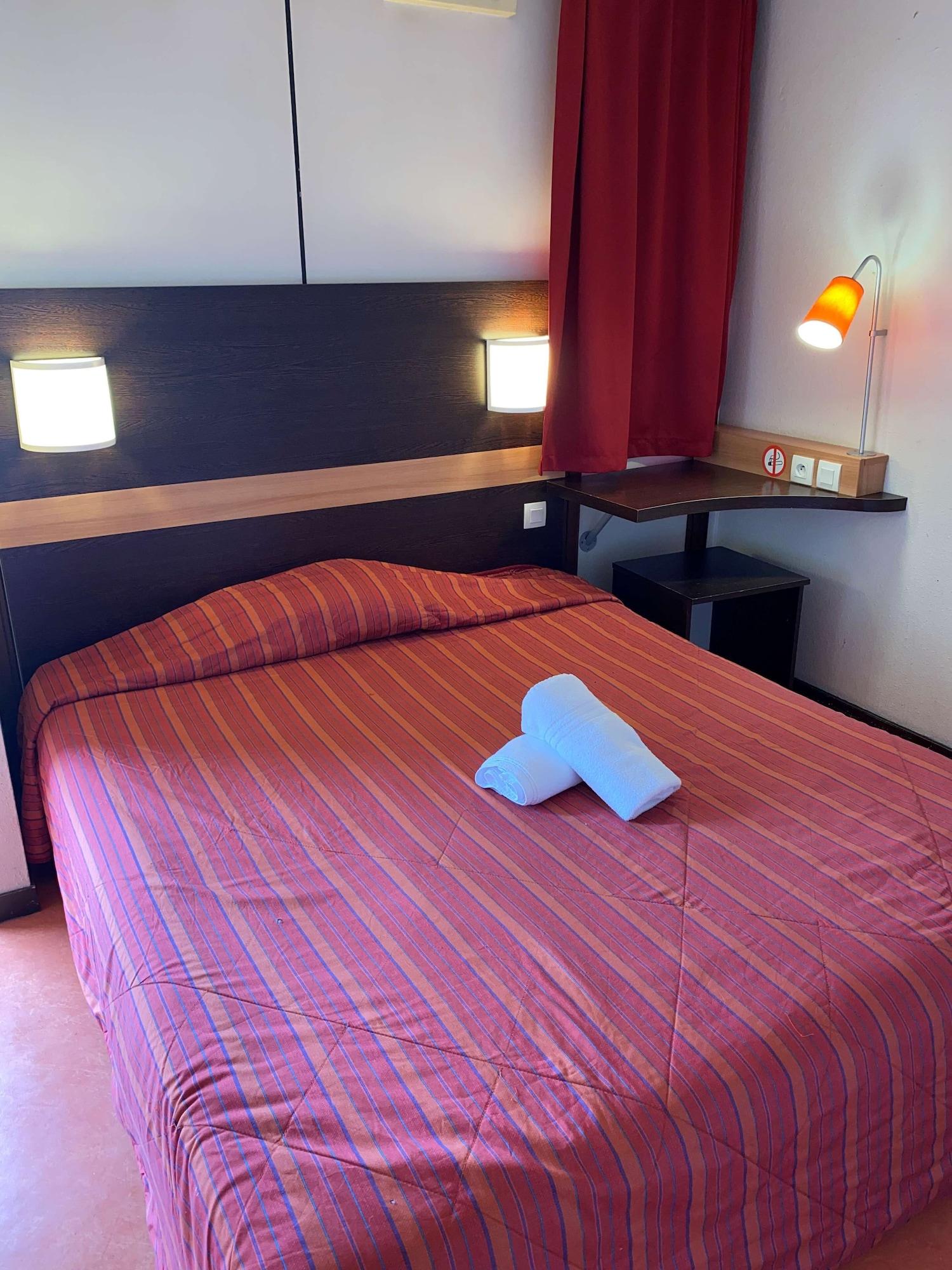 แปร์มิแยร์ กลาสส์ วาลองเซียนส์ ซูด รูวินีส์ โฮเต็ล Hotel Prouvy ภายนอก รูปภาพ