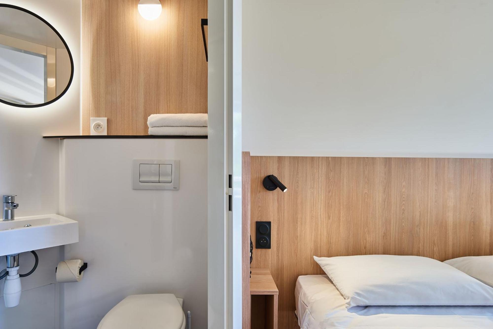 แปร์มิแยร์ กลาสส์ วาลองเซียนส์ ซูด รูวินีส์ โฮเต็ล Hotel Prouvy ภายนอก รูปภาพ
