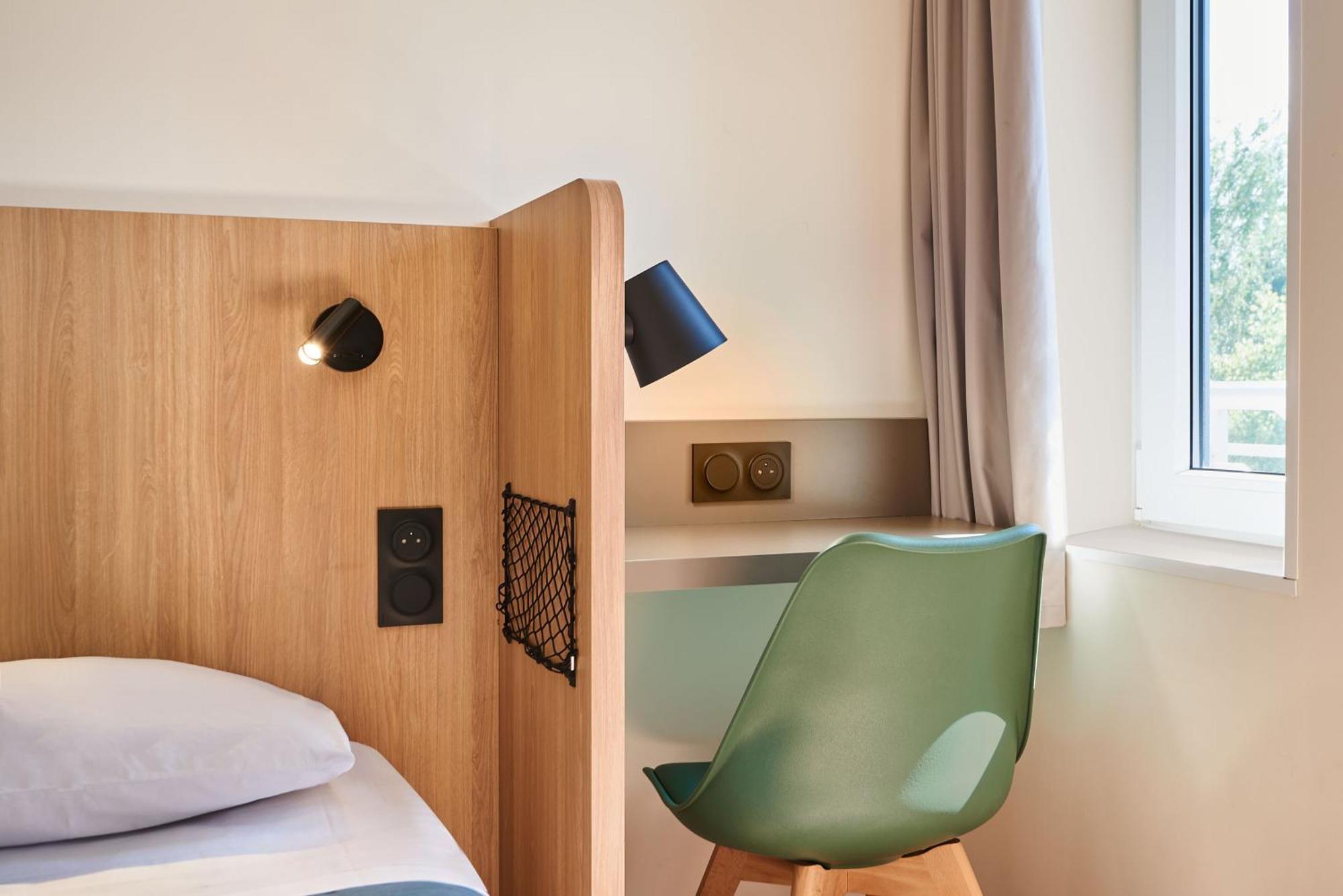 แปร์มิแยร์ กลาสส์ วาลองเซียนส์ ซูด รูวินีส์ โฮเต็ล Hotel Prouvy ภายนอก รูปภาพ